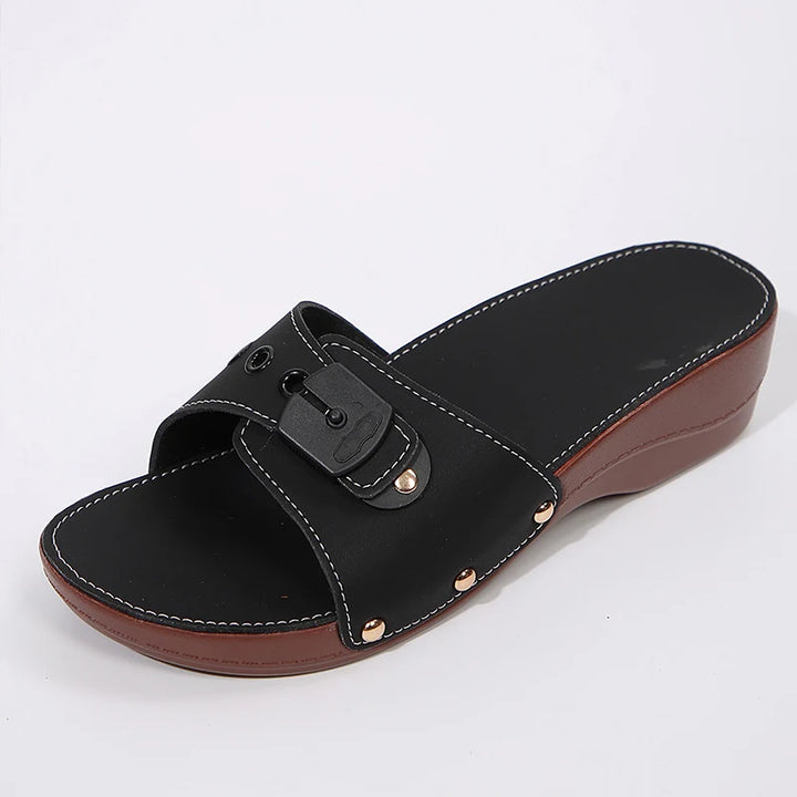 Soléa Buckle Sandals